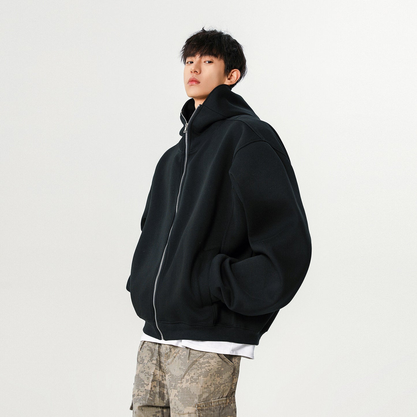 Loose-fit hooded jacket with full-zip closure
