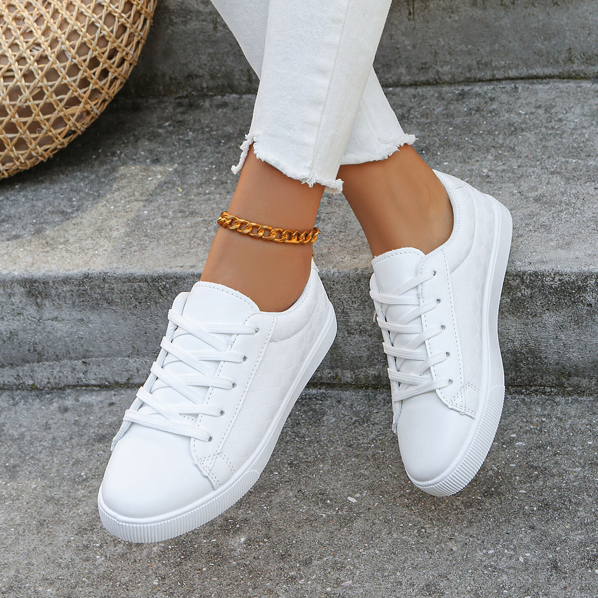 Women’s Low-Top Sneakers Lace-Up Cushioned Sole