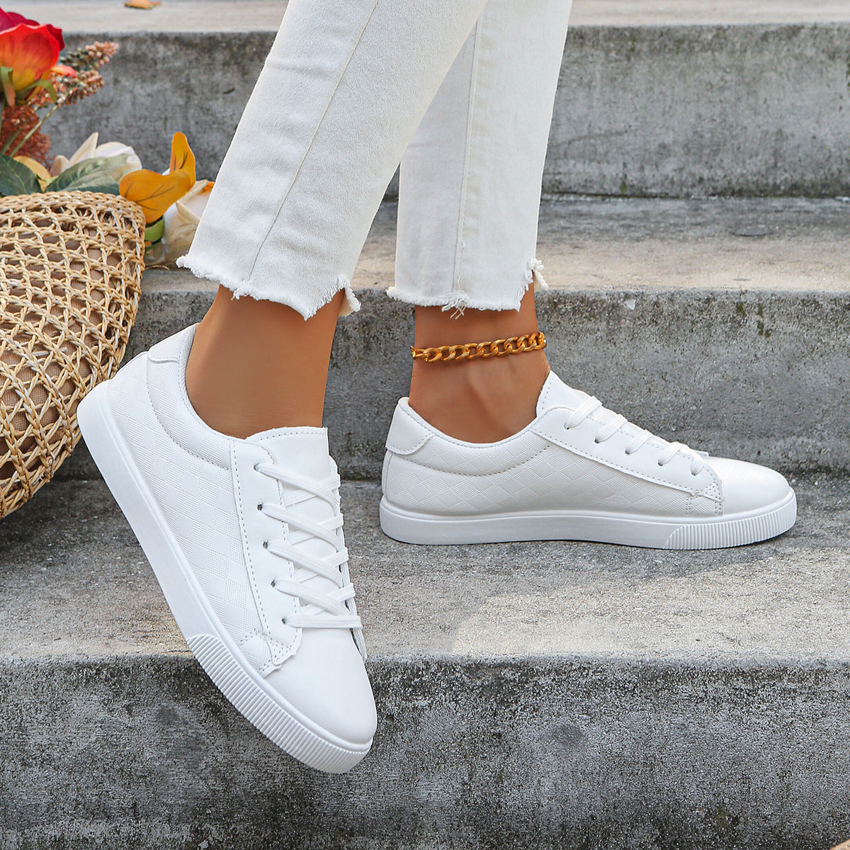 Women’s Low-Top Sneakers Lace-Up Cushioned Sole