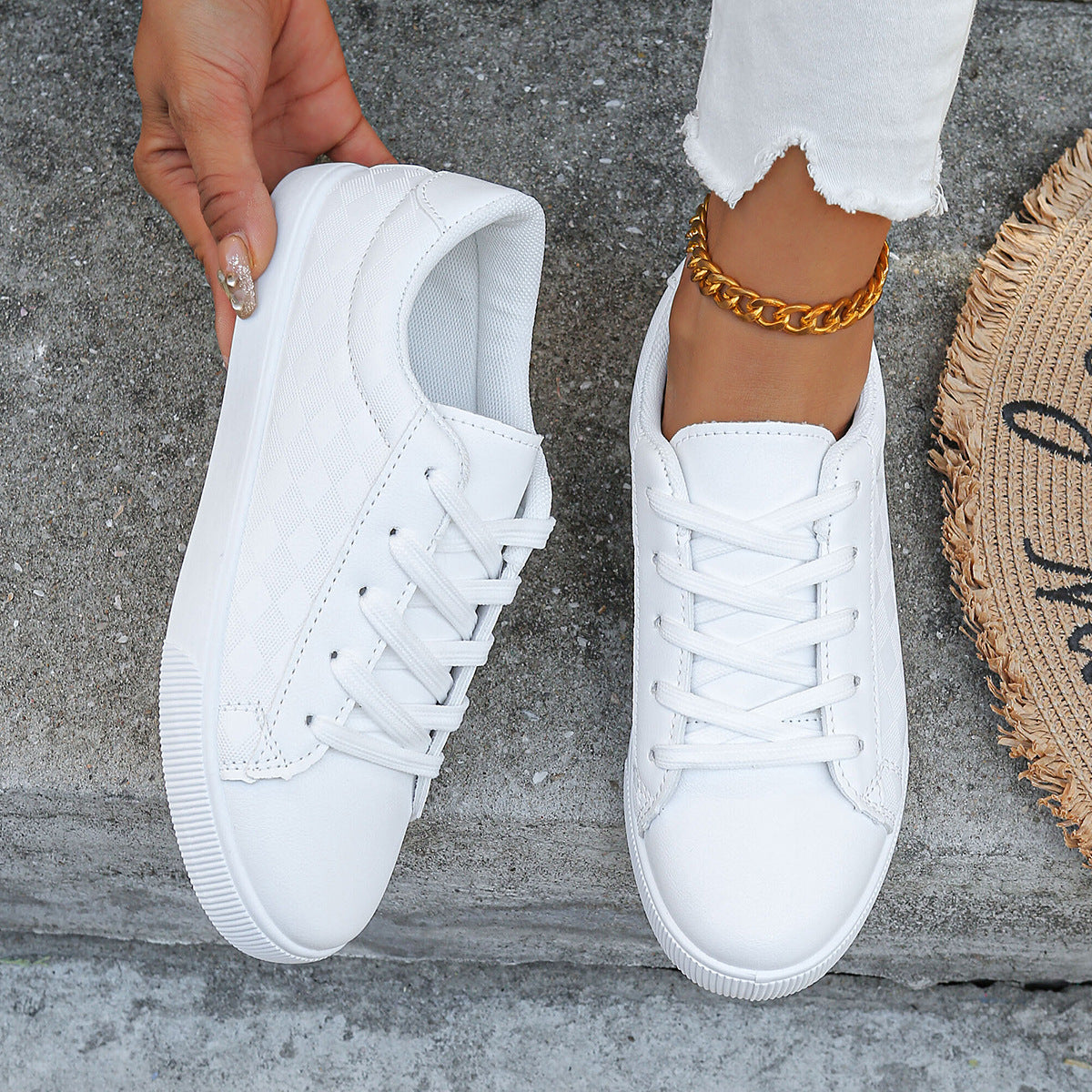 Women’s Low-Top Sneakers Lace-Up Cushioned Sole