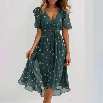 Chic midi dress with short sleeves