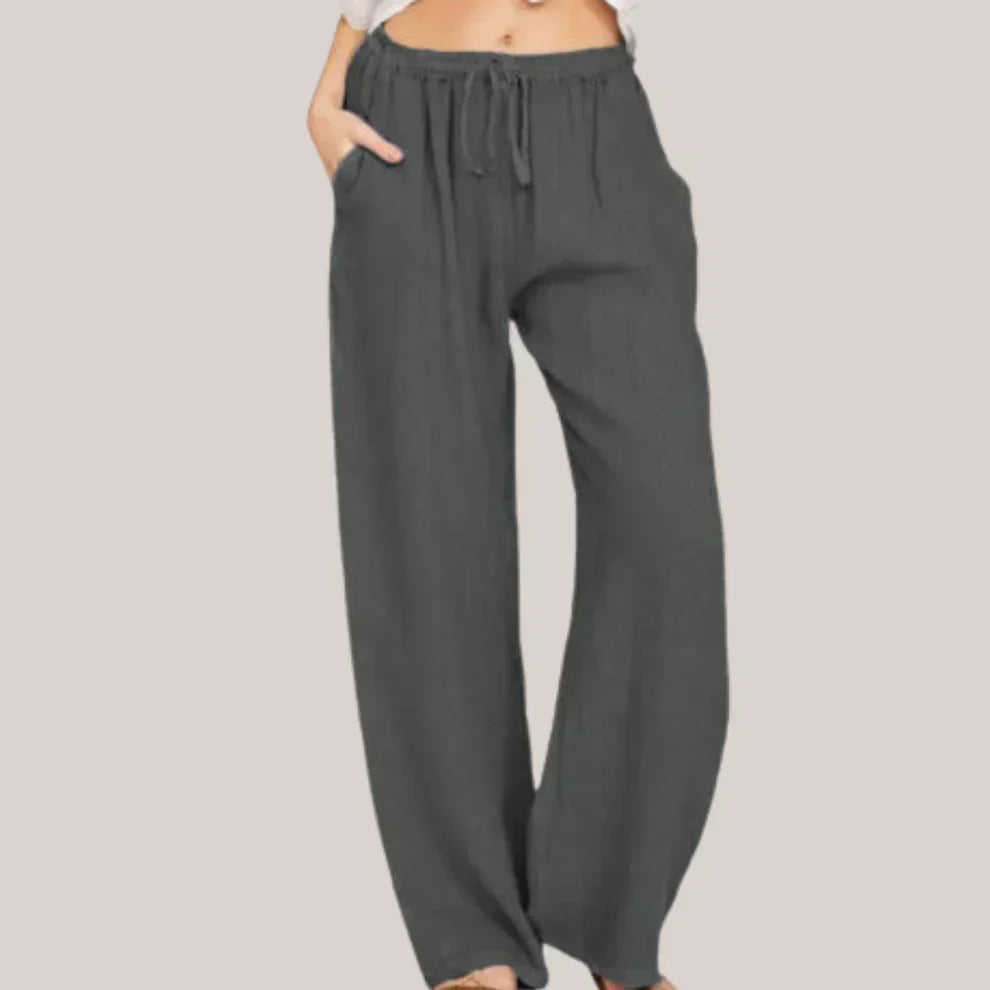 Loose-fitting trousers for women with an elastic waistband
