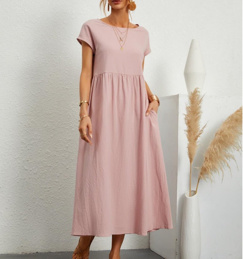 Elegant long dress with short sleeves and a loose fit